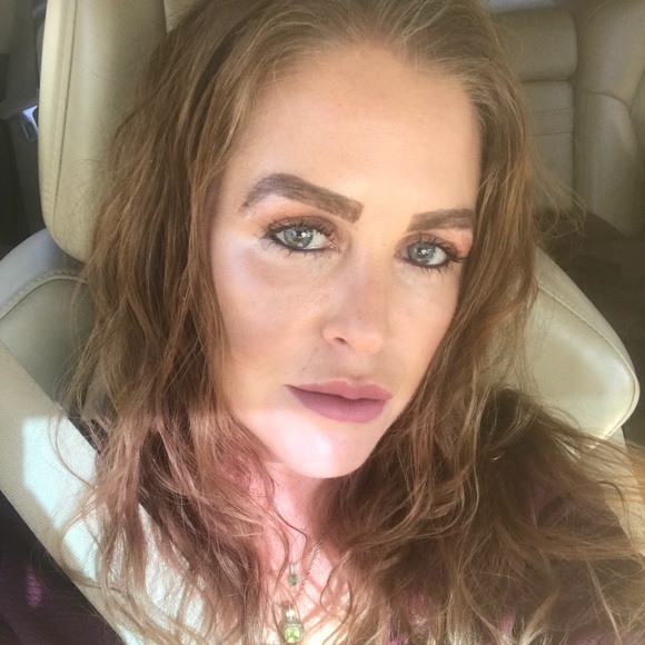 Meet your Posher, Shellie - Picture 4 of 8